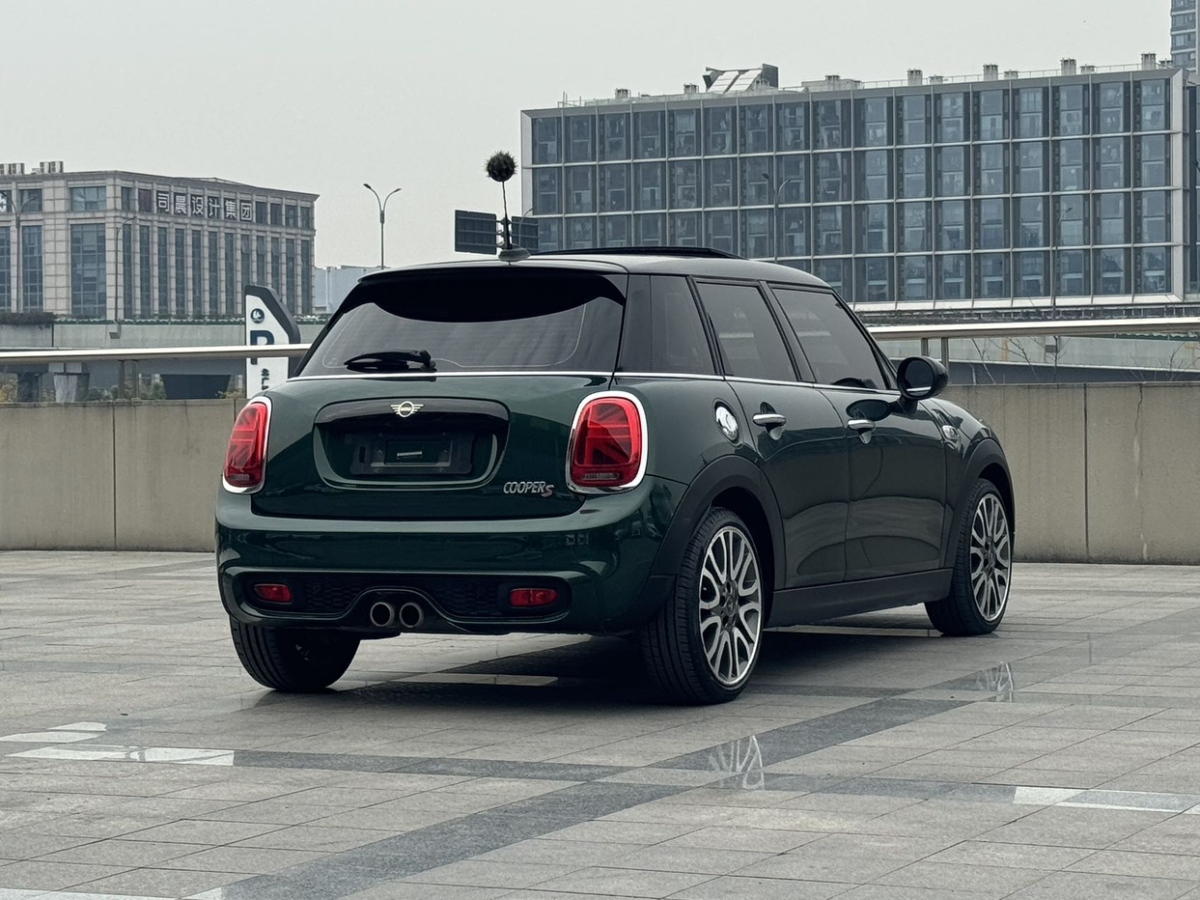 MINI MINI  2019款 2.0T COOPER S 經(jīng)典派 五門版圖片