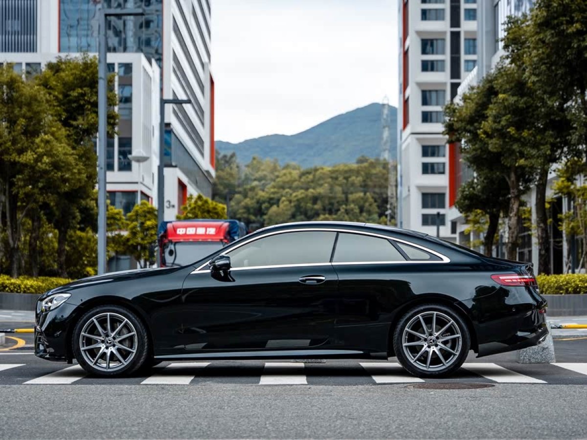奔馳 奔馳E級(jí)  2023款 改款 E 260 轎跑車圖片