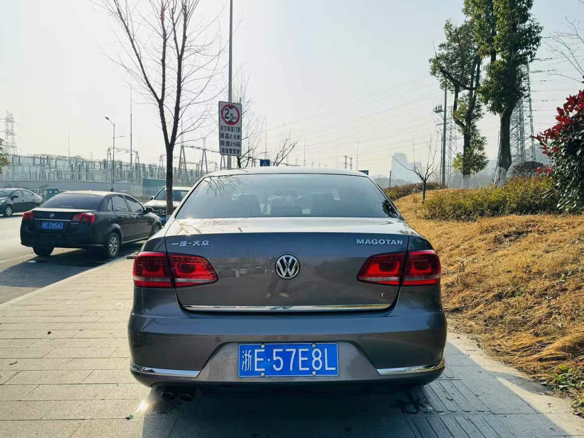 大眾 邁騰  2012款 1.8 TSI 改款領(lǐng)先版圖片