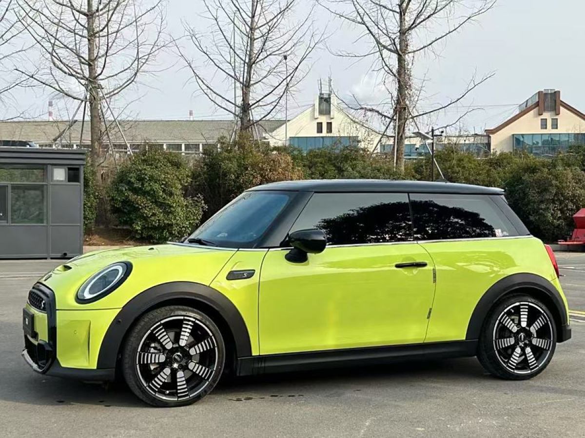 MINI MINI  2023款 改款 2.0T COOPER S 藝術(shù)家圖片