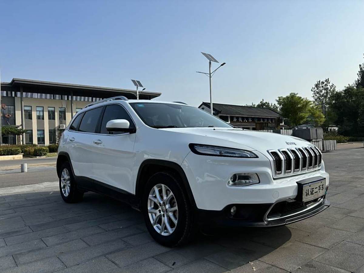 Jeep 自由光  2017款 2.0L 優(yōu)越版圖片