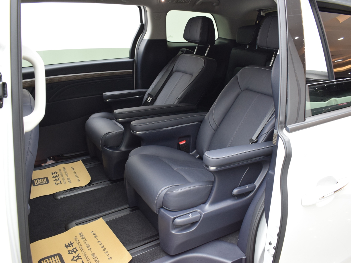 廣汽傳祺 M8  2024款 領(lǐng)秀系列 390T 尊享版圖片