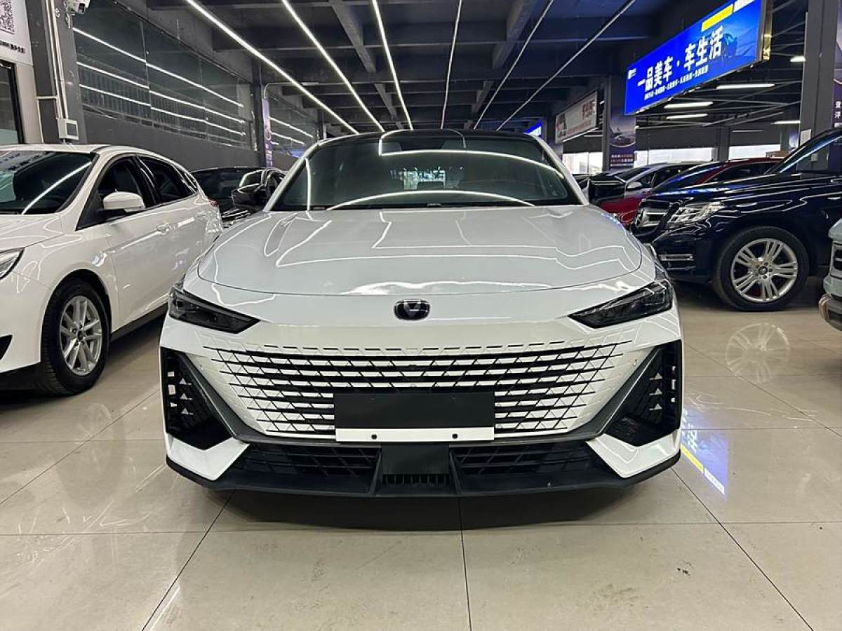 長(zhǎng)安 長(zhǎng)安UNI-V  2022款 1.5T 尊貴型圖片