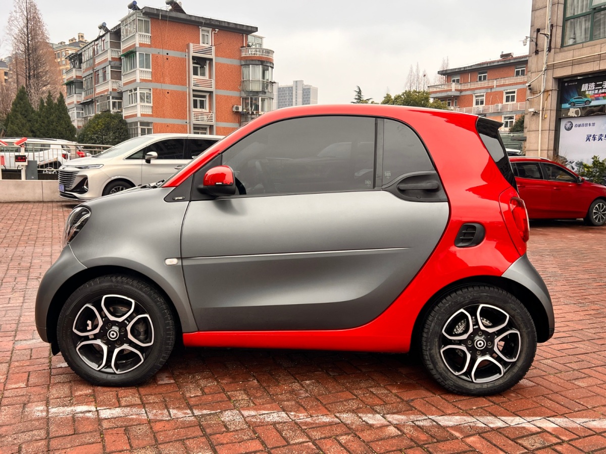 smart fortwo  2018款 0.9T 66千瓦硬頂先鋒版圖片