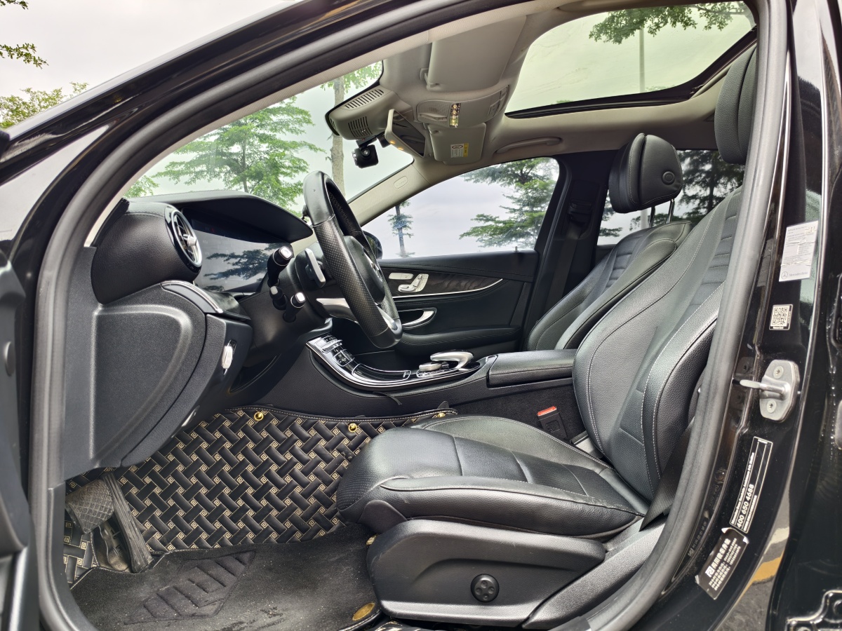 2017年2月奔驰 奔驰E级  2016款 E 300 L 运动豪华型
