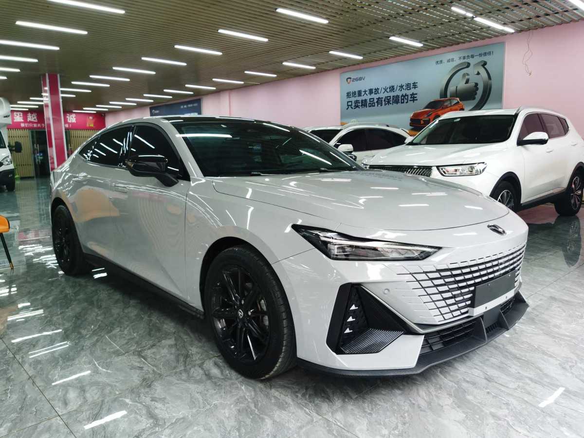 長(zhǎng)安 長(zhǎng)安UNI-V  2022款 1.5T 尊貴型圖片