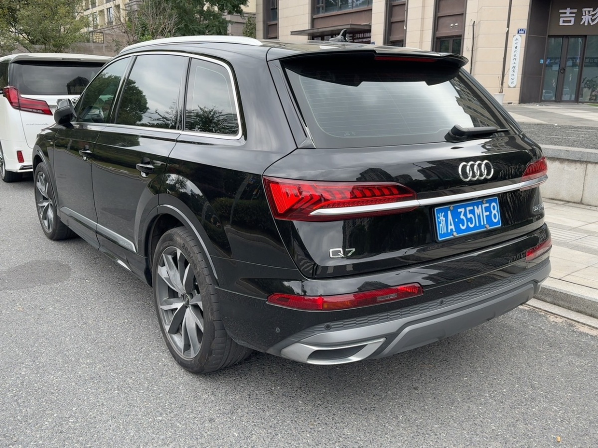 奧迪 奧迪Q7  2023款 55 TFSI quattro S line運(yùn)動型圖片