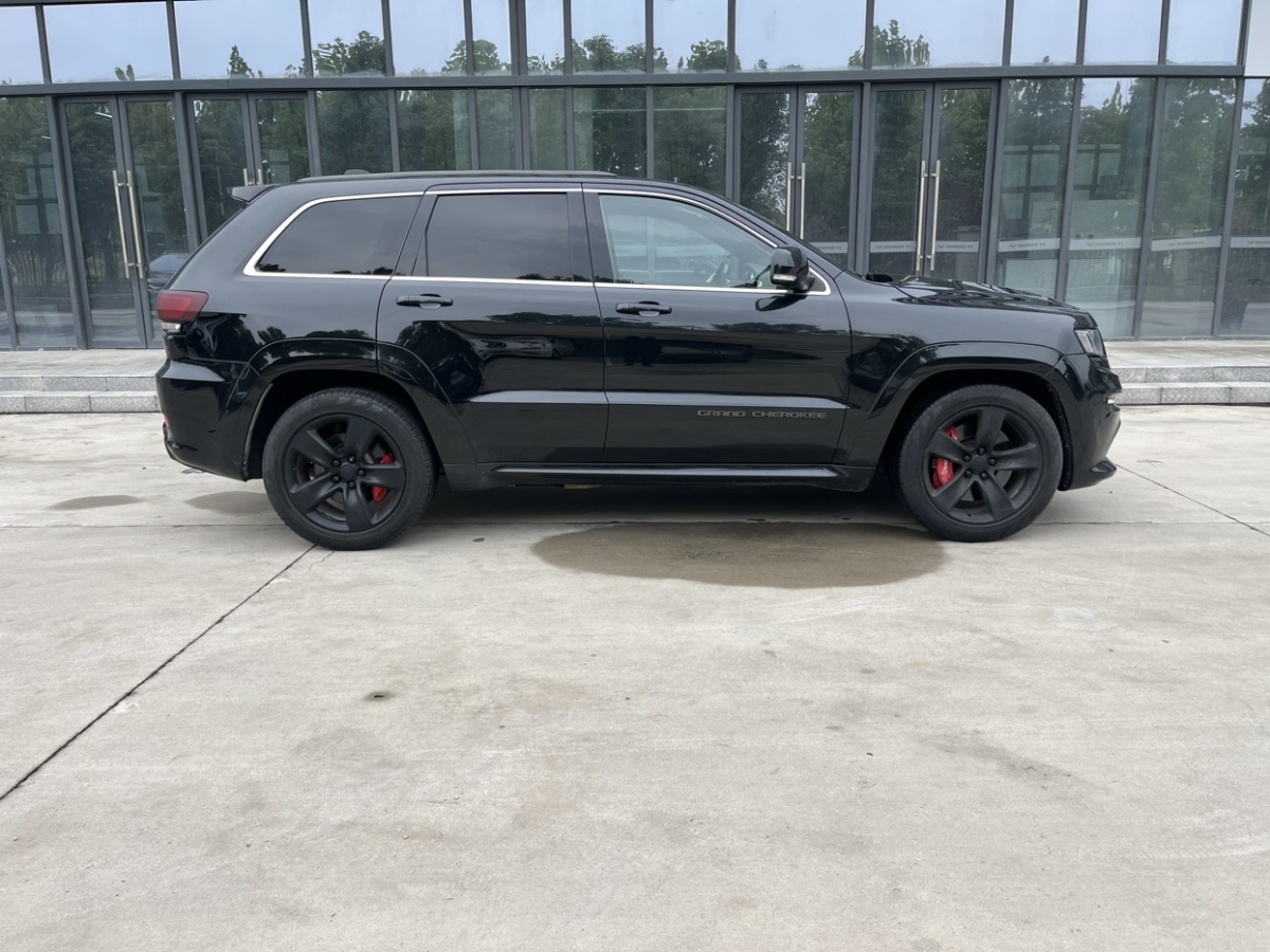 Jeep 大切諾基 SRT  2013款 6.4L SRT8 炫黑版圖片