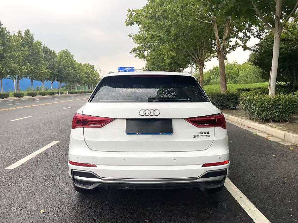 奧迪 奧迪Q3  2019款  35 TFSI 進(jìn)取動(dòng)感型圖片