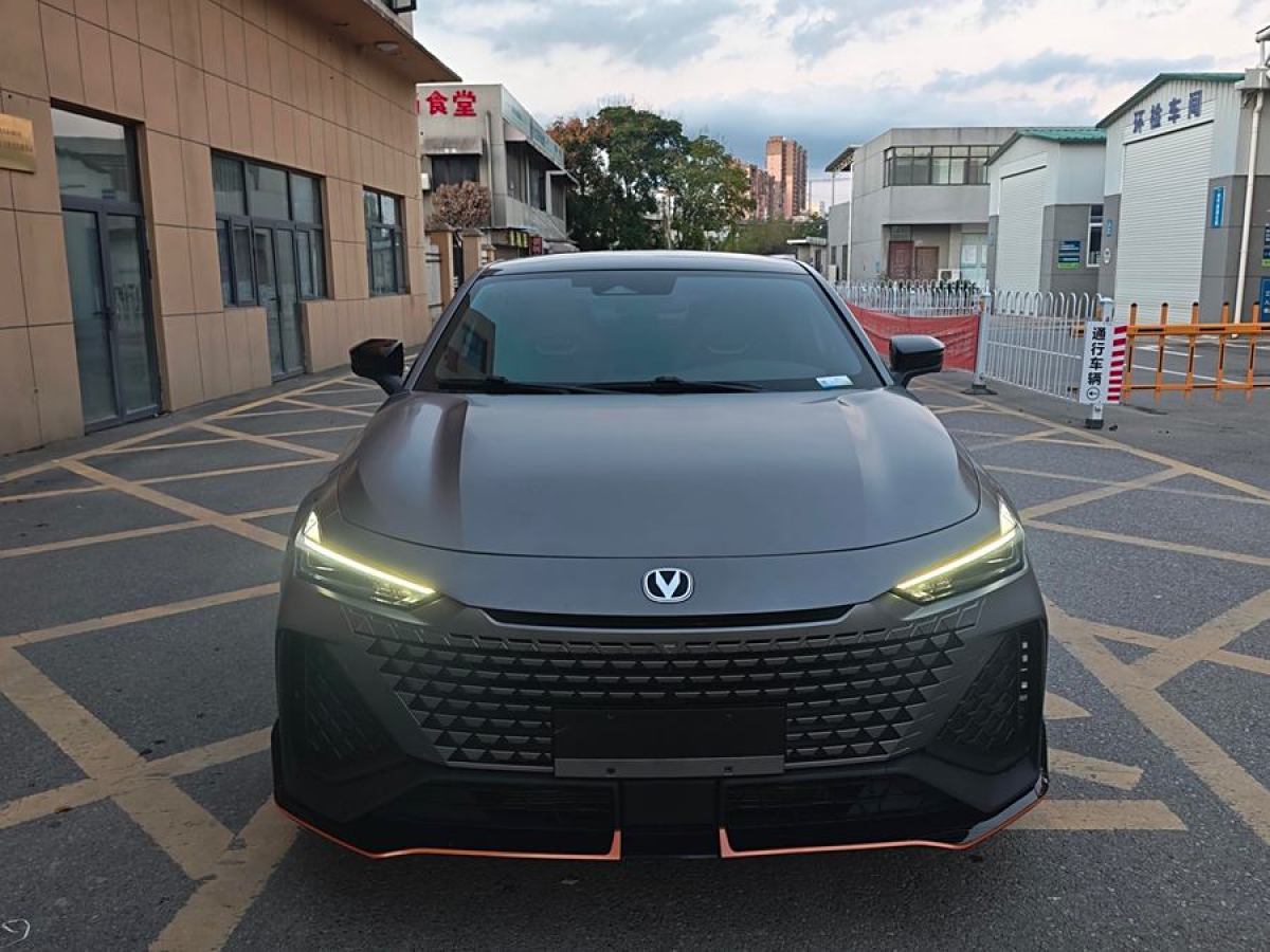 長(zhǎng)安 長(zhǎng)安UNI-V  2023款 1.5T 尊貴型圖片