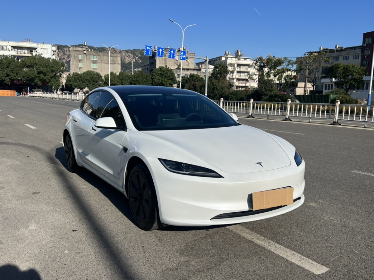 特斯拉 Model 3  2023款 后輪驅(qū)動版圖片