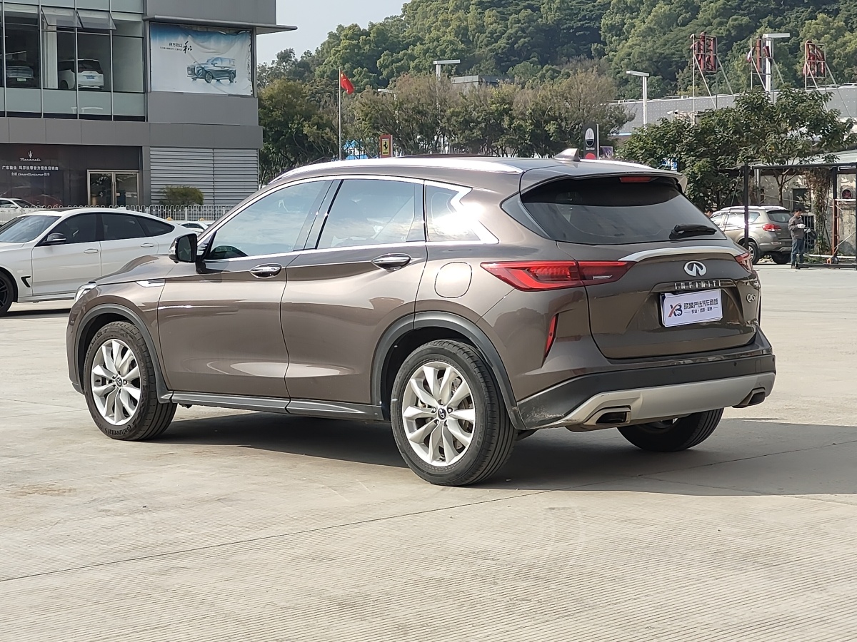 英菲尼迪 QX50  2018款 2.0T 兩驅(qū)菁英版圖片