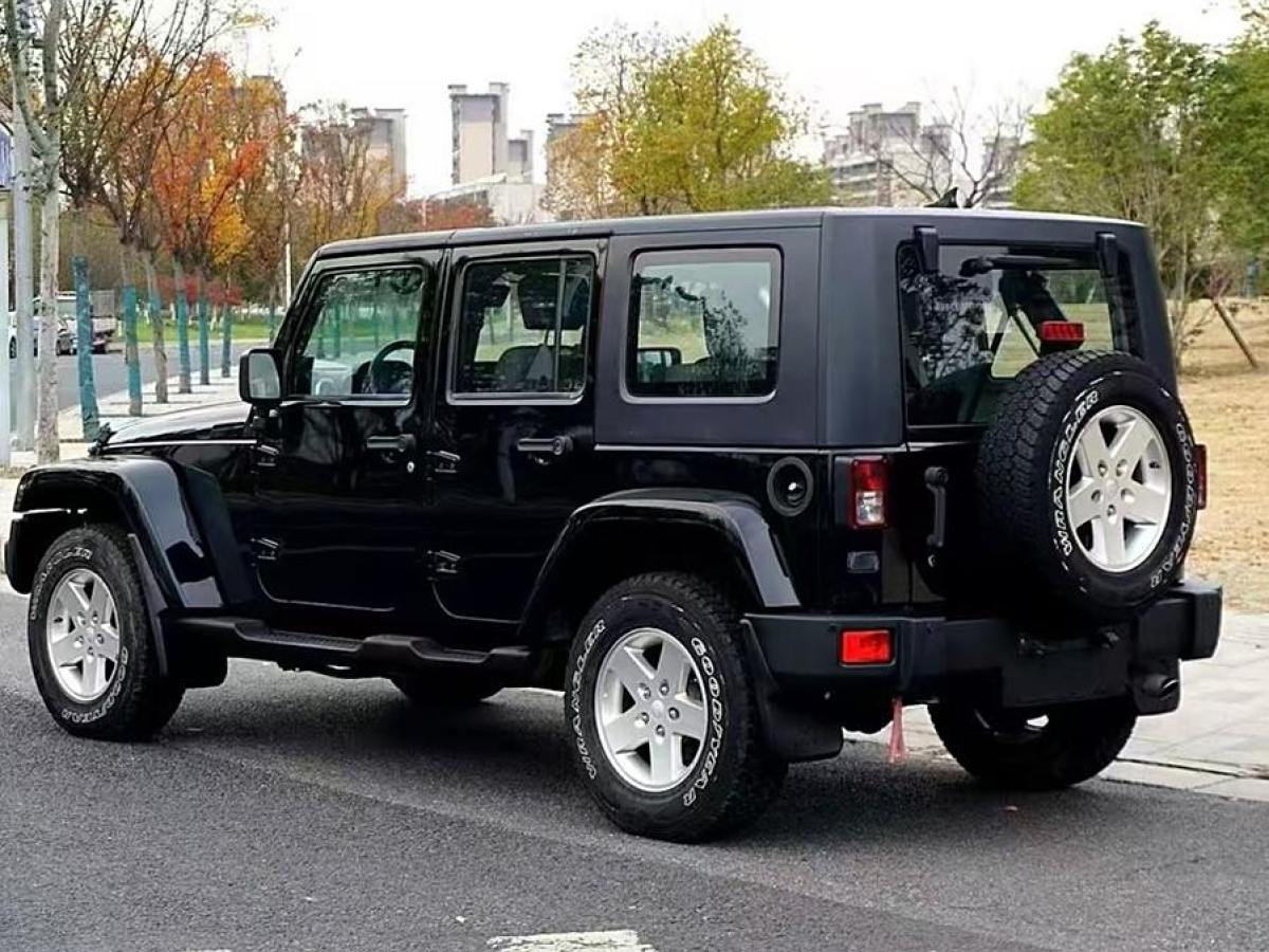 Jeep 牧馬人  2010款 3.8L Sahara 四門版圖片