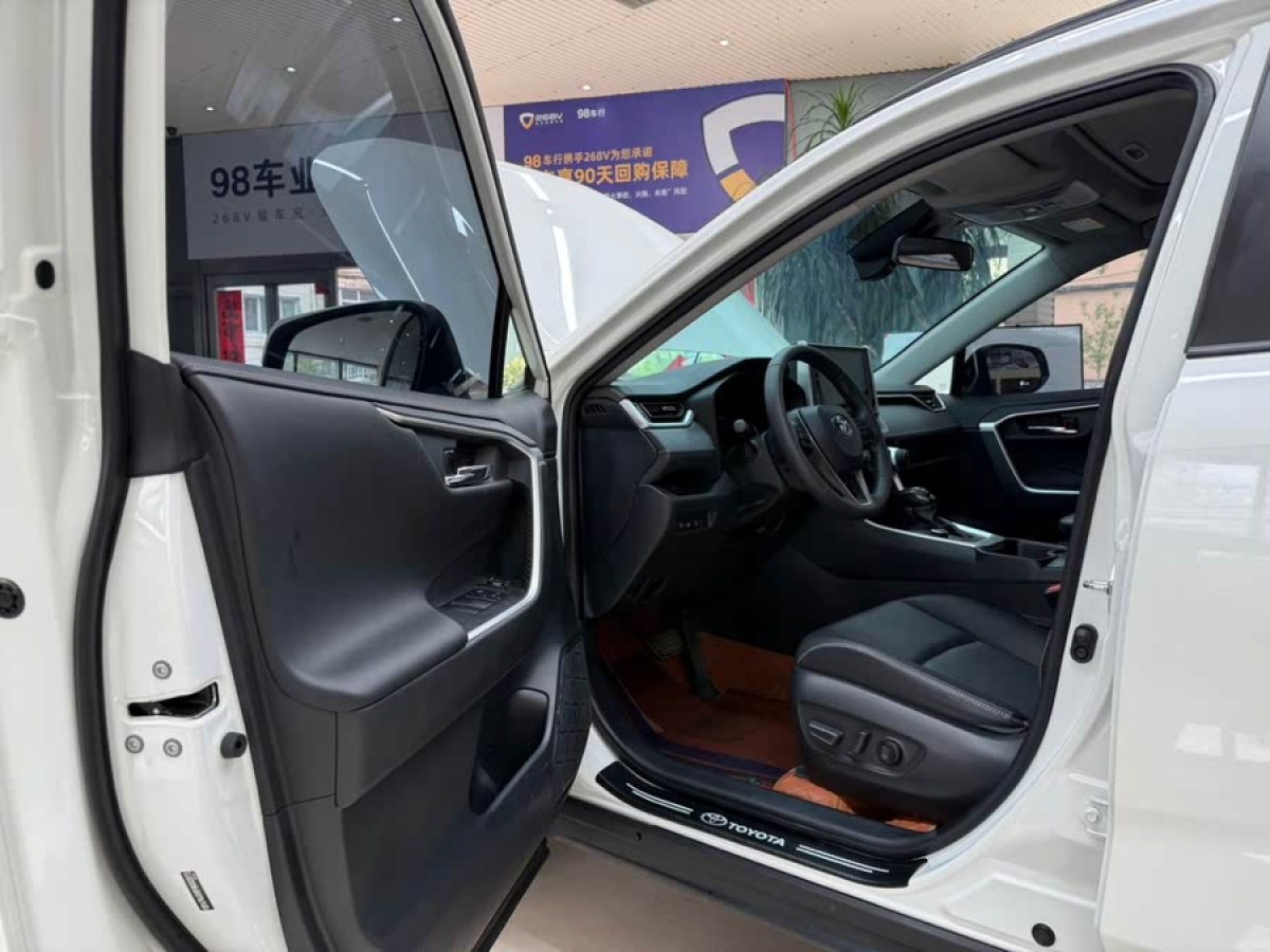 豐田 RAV4榮放  2023款 雙擎 2.5L E-CVT四驅(qū)精英Plus版圖片