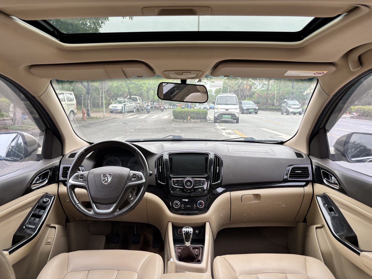 2015年6月寶駿 730  2015款 1.8L 手動豪華導航ESP版 7座