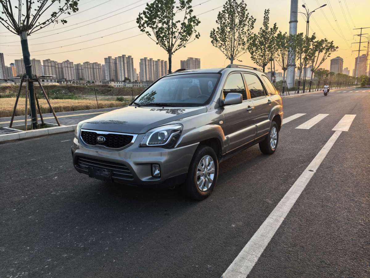 起亞 獅跑  2013款 2.0L 手動(dòng)兩驅(qū)版GL圖片