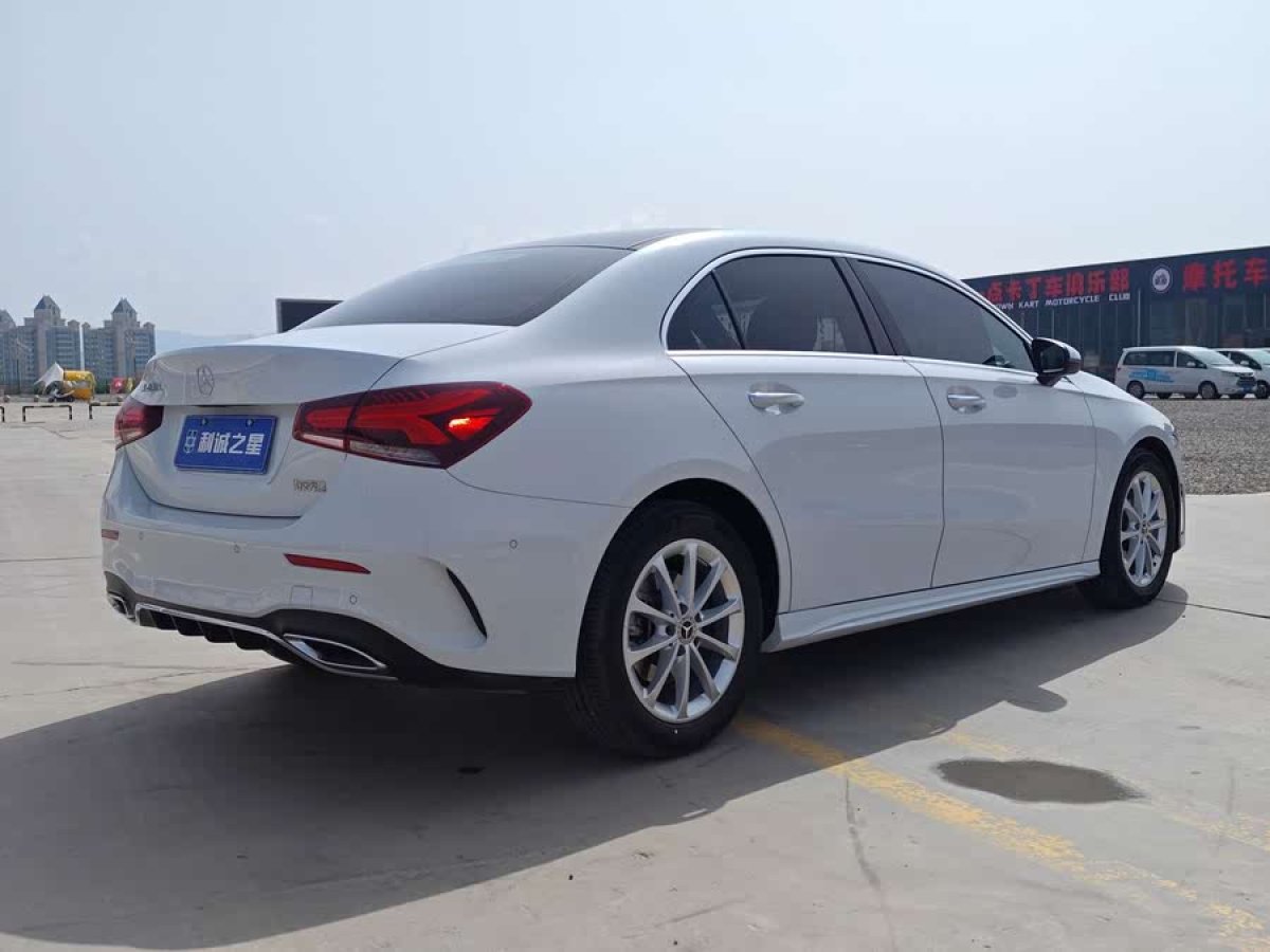 奔馳 奔馳A級  2020款 改款 A 200 L 運動轎車時尚型圖片