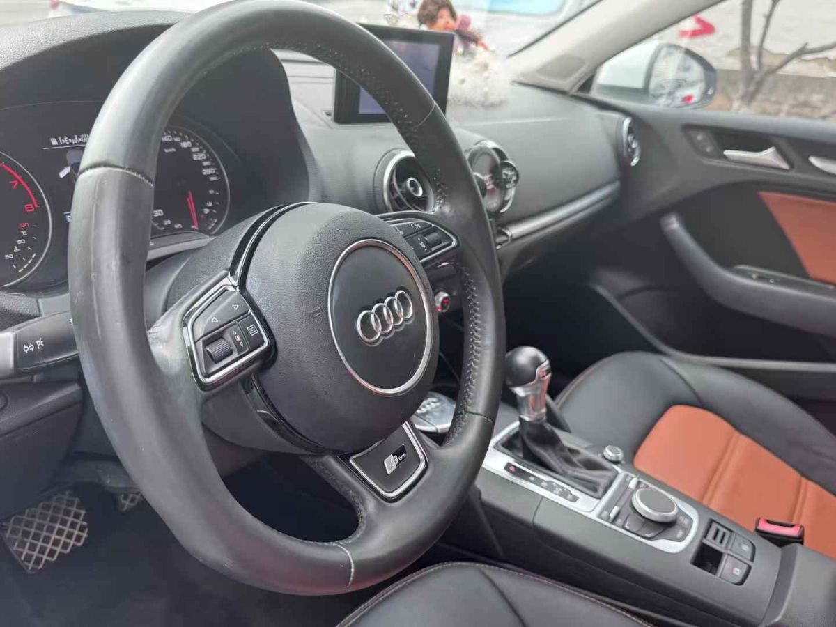 奧迪 奧迪A3  2015款 A3 1.4TFSI 35TFSI 百萬紀(jì)念智領(lǐng)型圖片