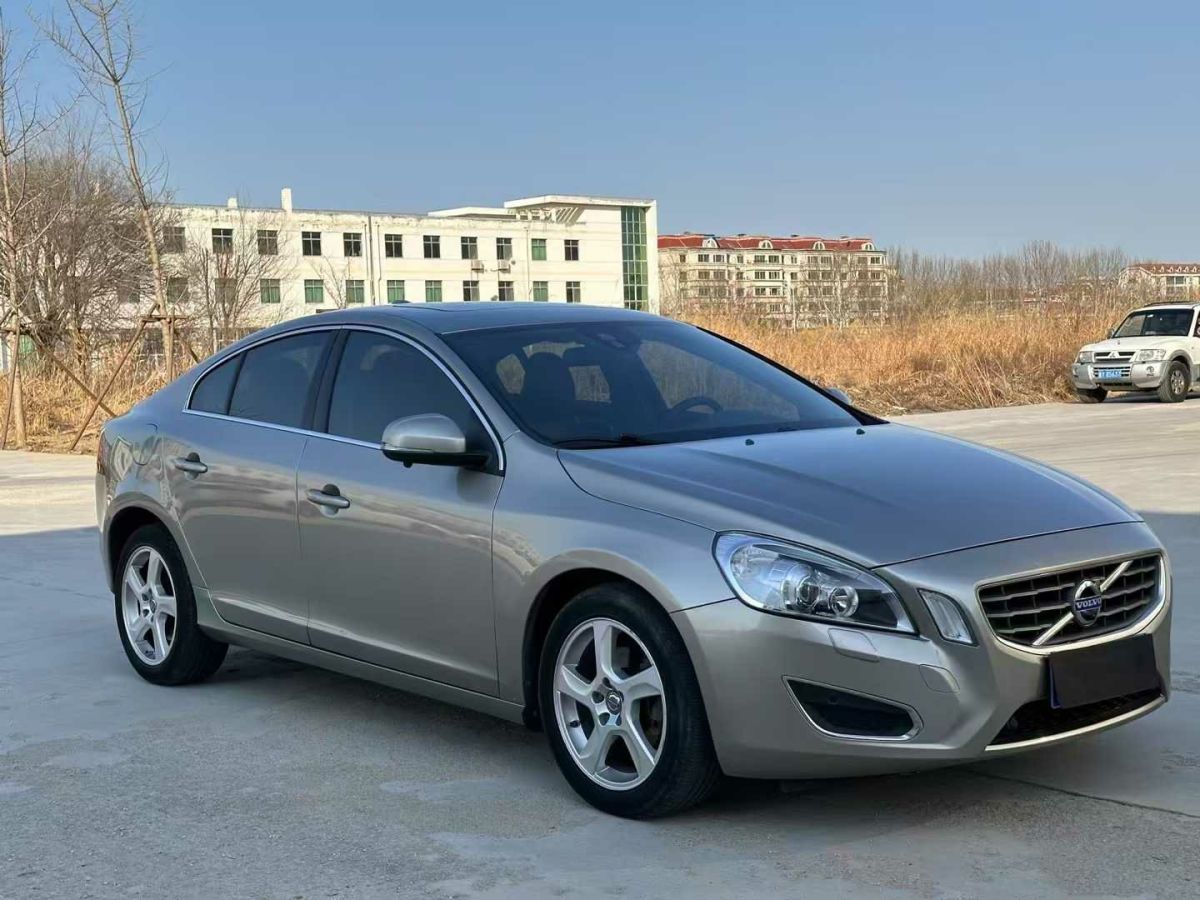 沃爾沃 S60  2013款 2.0T 進(jìn)取版圖片