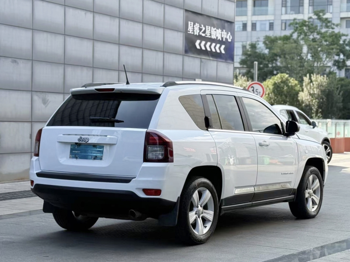 Jeep 指南者  2014款 2.0L 兩驅(qū)運(yùn)動(dòng)版圖片