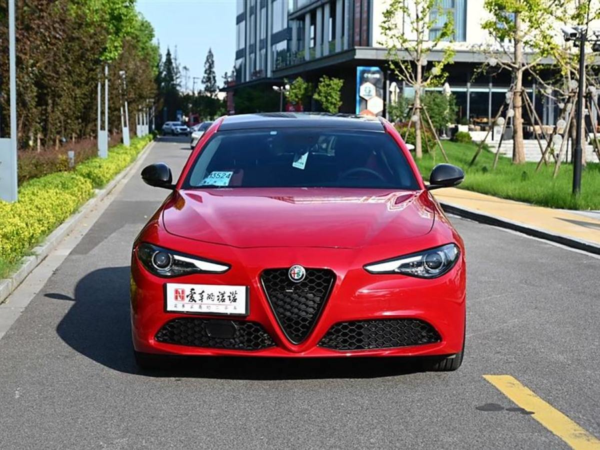 阿爾法·羅密歐 Giulia  2019款 2.0T 280HP Black Package黑標(biāo)限量版圖片