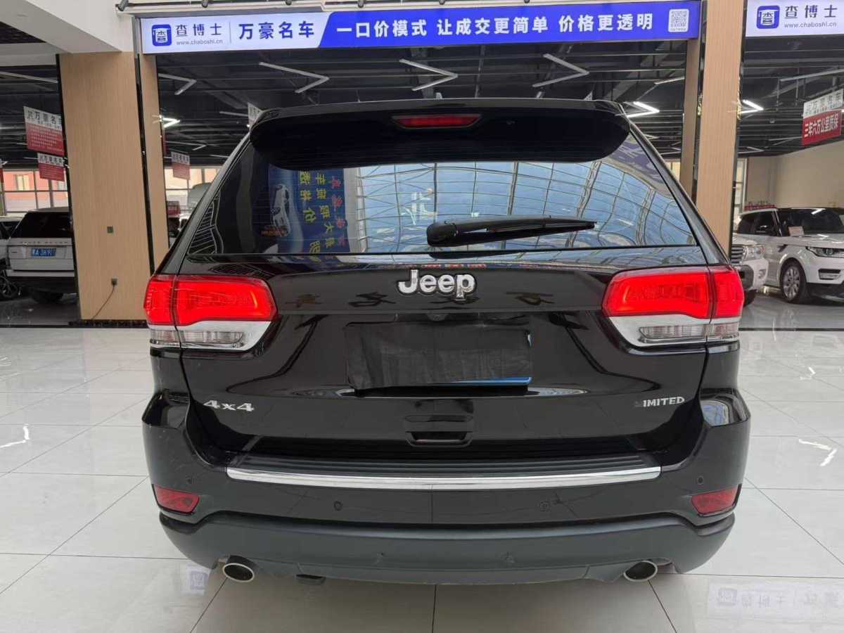 Jeep 大切諾基  2017款 3.0L 舒享導(dǎo)航版圖片