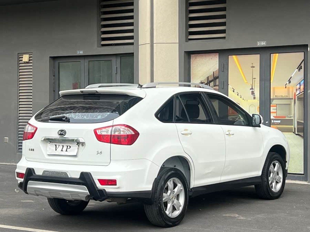 比亞迪 S6  2014款 2.0L 手動豪華型 5座圖片