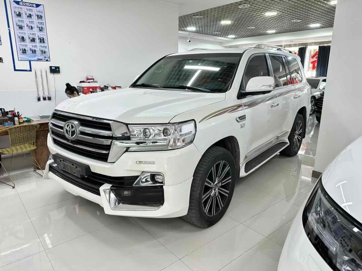 豐田 蘭德酷路澤  2018款 5.7L VX-R 12氣 底升(中東版)圖片