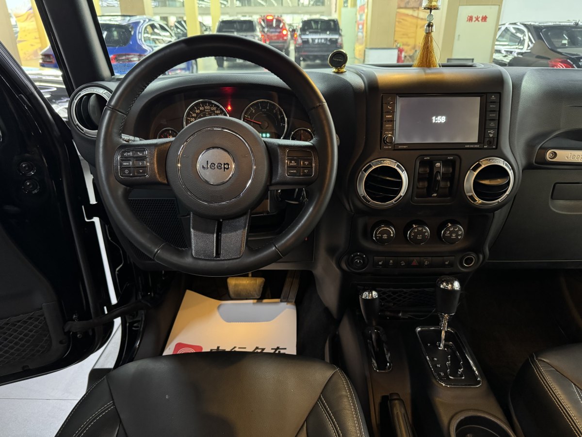 Jeep 牧馬人  2016款 3.0L Sahara 75周年致敬版圖片