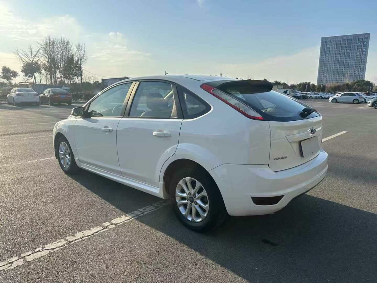 福特 ?？怂? 2013款 2.0T ST 標(biāo)準(zhǔn)版圖片