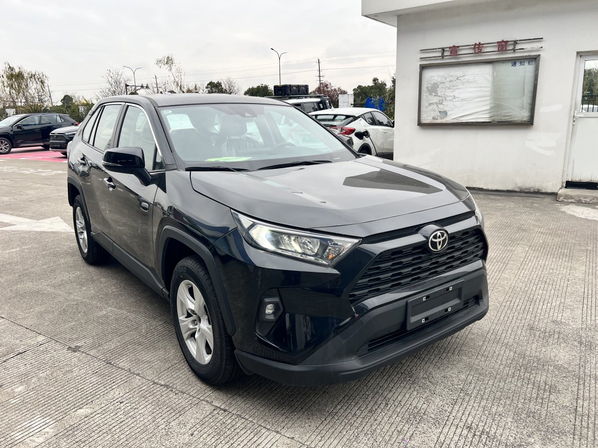 豐田 RAV4  2018款 榮放 2.0L CVT兩驅(qū)都市版圖片