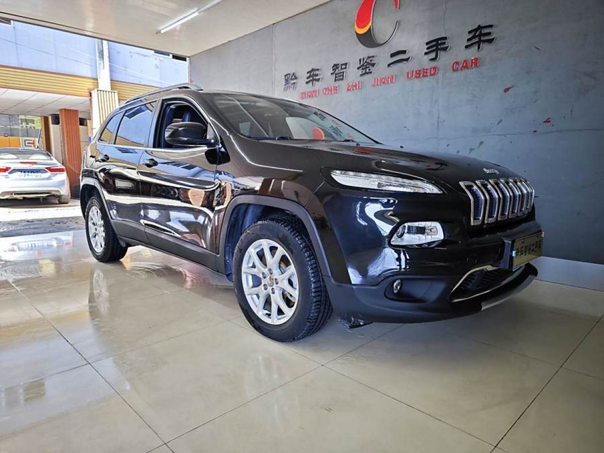 Jeep 自由光  2017款 2.4L 領(lǐng)先版圖片