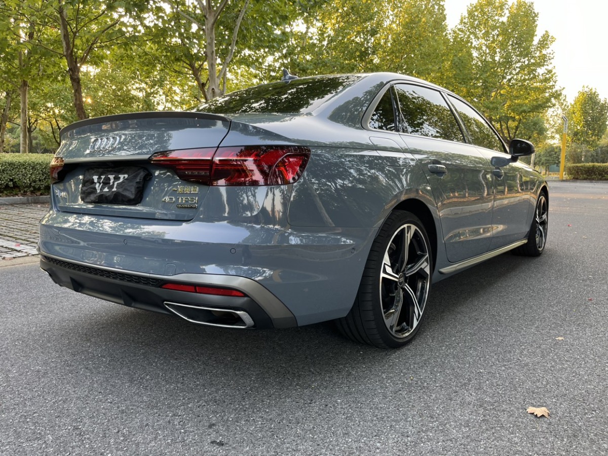 奥迪 奥迪A4L  2022款 40 TFSI quattro RS套件燃速型图片