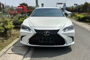 ES 雷克薩斯 200 卓越版