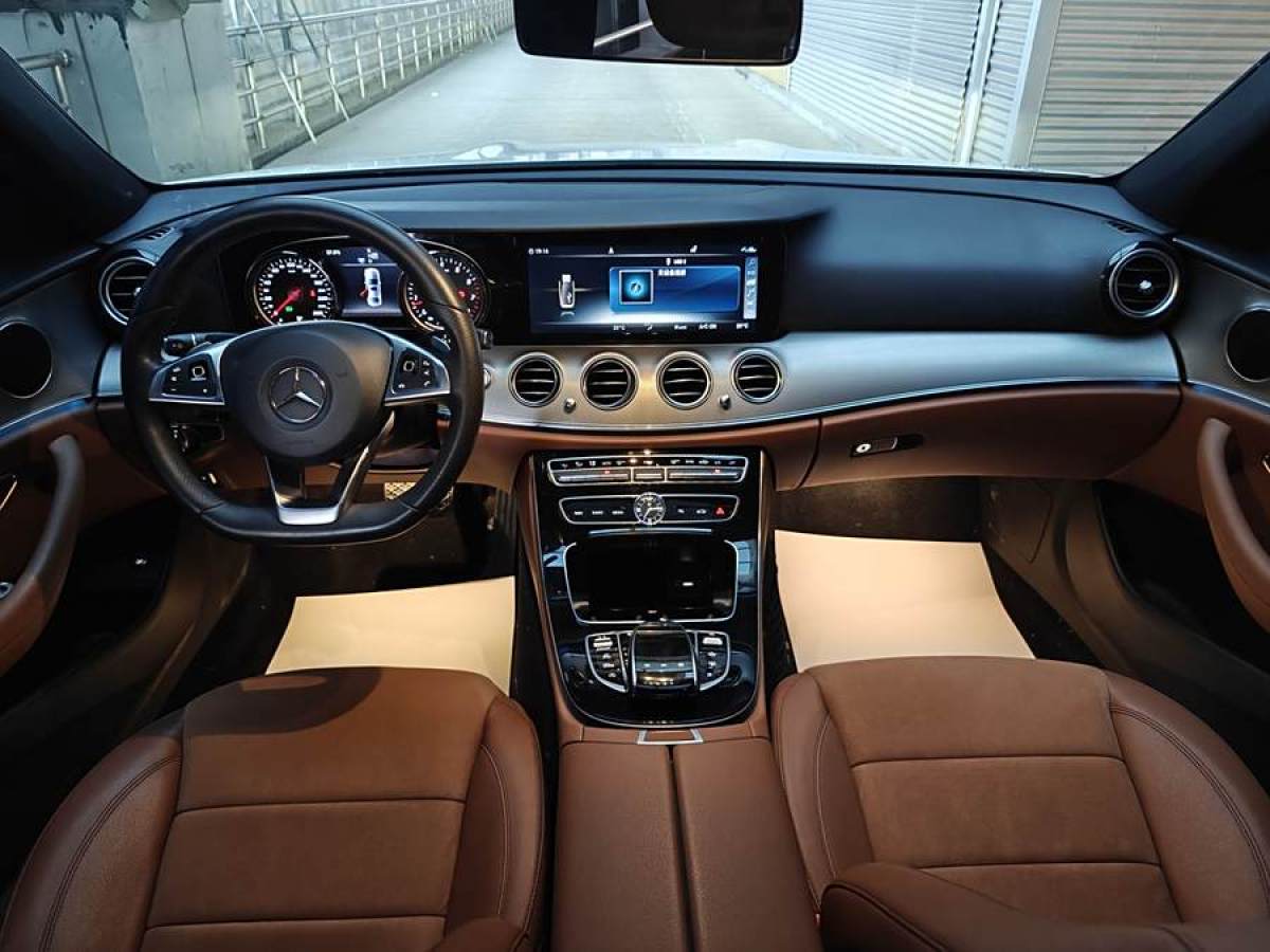 奔驰 奔驰E级  2017款 改款 E 300 运动型图片