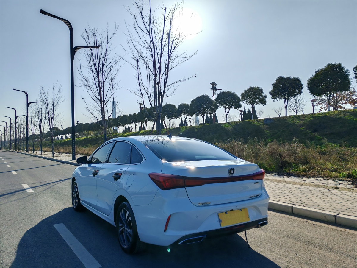 长安 逸动  2022款 PLUS 蓝鲸NE 1.4T GDI DCT尊贵版图片