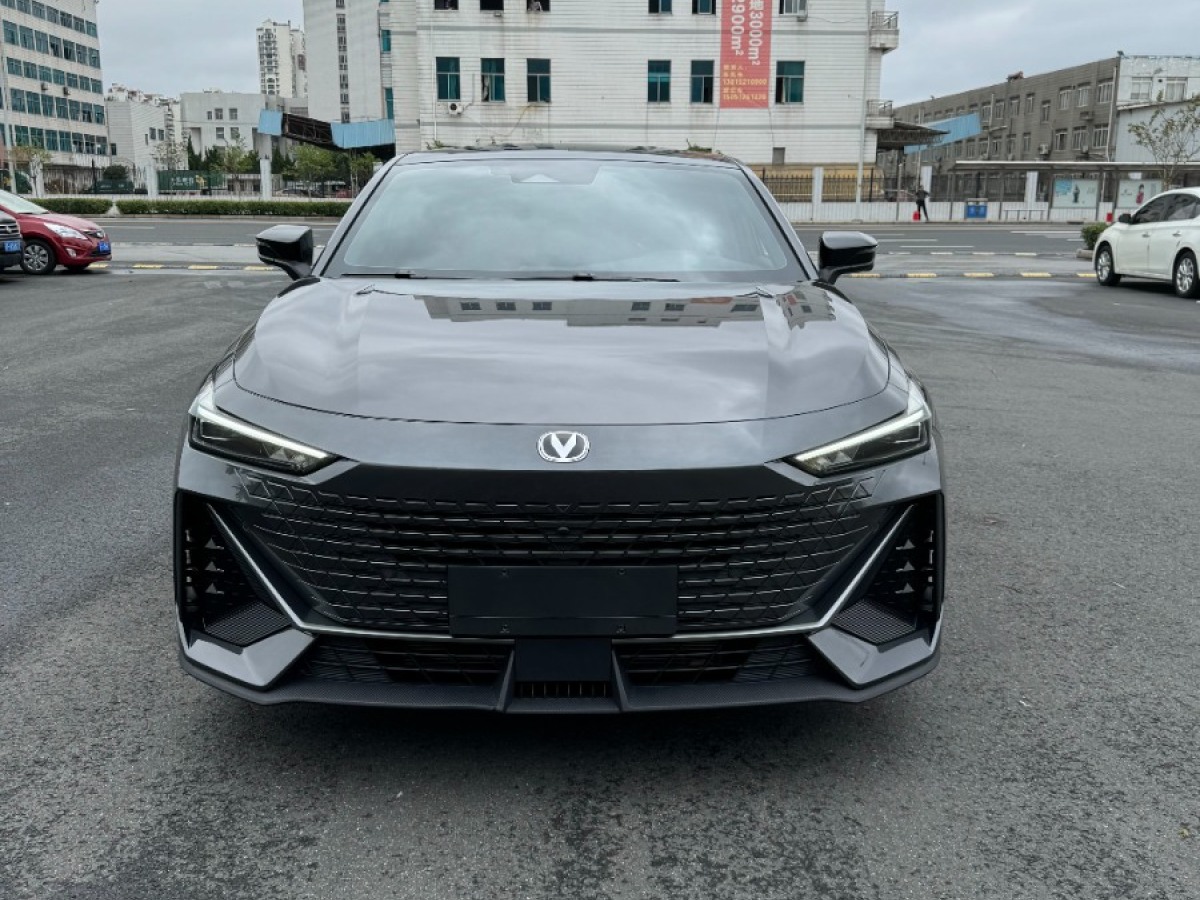 長(zhǎng)安 長(zhǎng)安UNI-V  2023款 1.5T 尊貴型圖片