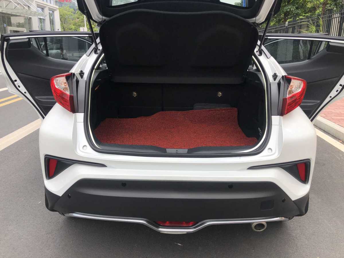 豐田 C-HR  2023款 2.0L 領(lǐng)先版圖片