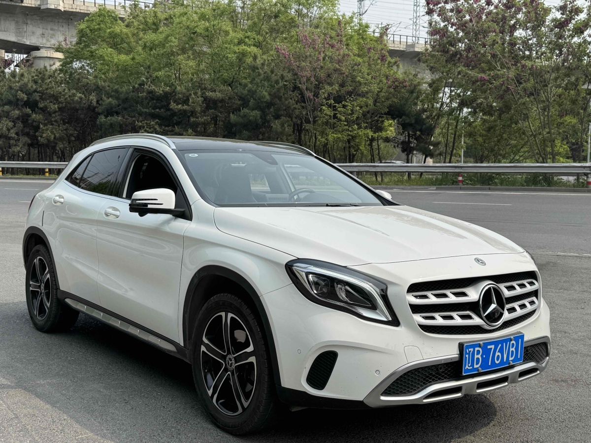 奔馳 奔馳GLA  2018款 GLA 200 時(shí)尚型圖片
