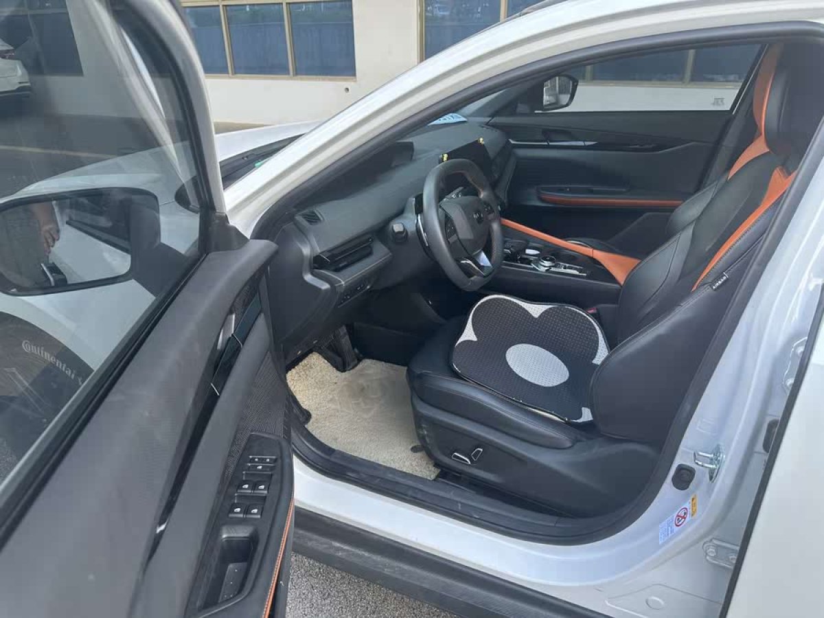 長(zhǎng)安 長(zhǎng)安UNI-V  2022款 1.5T 尊貴型圖片