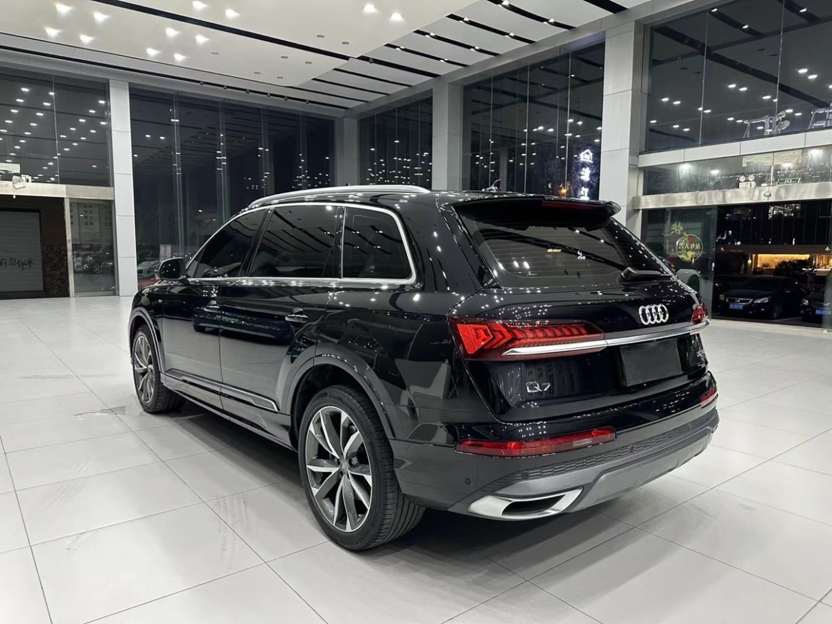 奧迪 奧迪Q7  2020款 55 TFSI quattro 黑武士專享版圖片