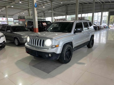 Jeep 自由客(進(jìn)口) 2.4 炫黑運(yùn)動(dòng)版圖片