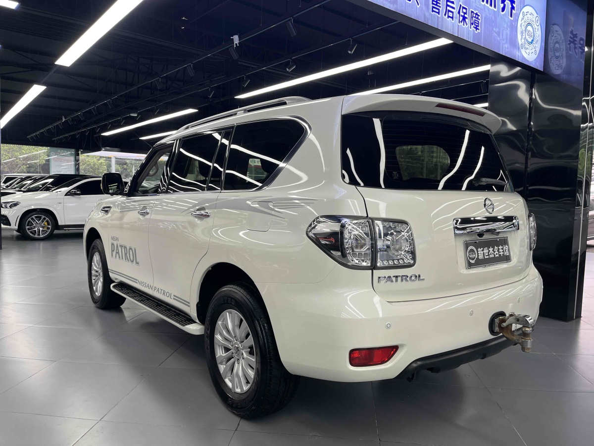 日產(chǎn) 途樂  2018款 4.0L 鉑金型圖片