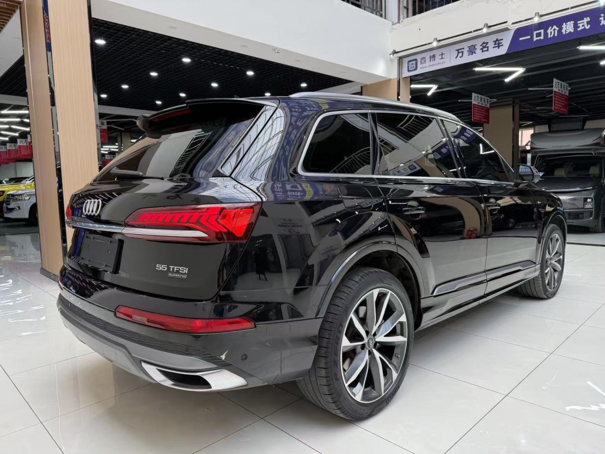 奧迪 奧迪Q7  2023款 55 TFSI quattro S line運(yùn)動(dòng)型圖片