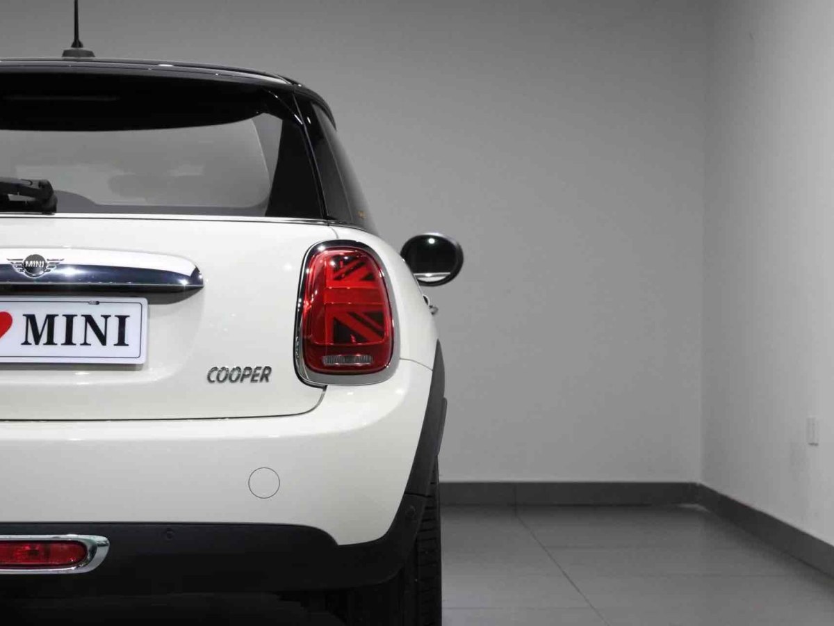 MINI COUNTRYMAN  2018款 1.5T COOPER 藝術(shù)家圖片