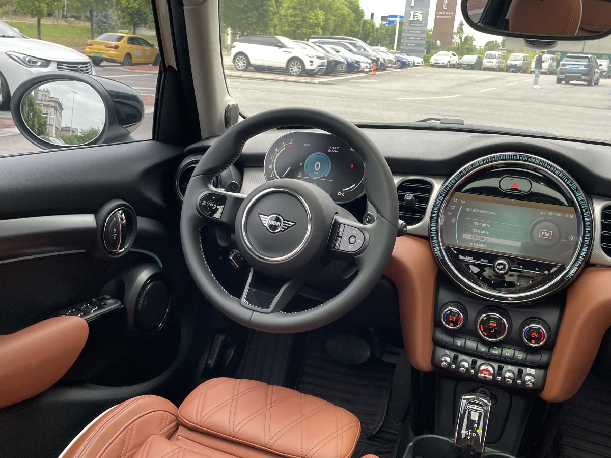 2022年9月MINI MINI  2022款 改款 2.0T COOPER S 藝術(shù)家 五門版