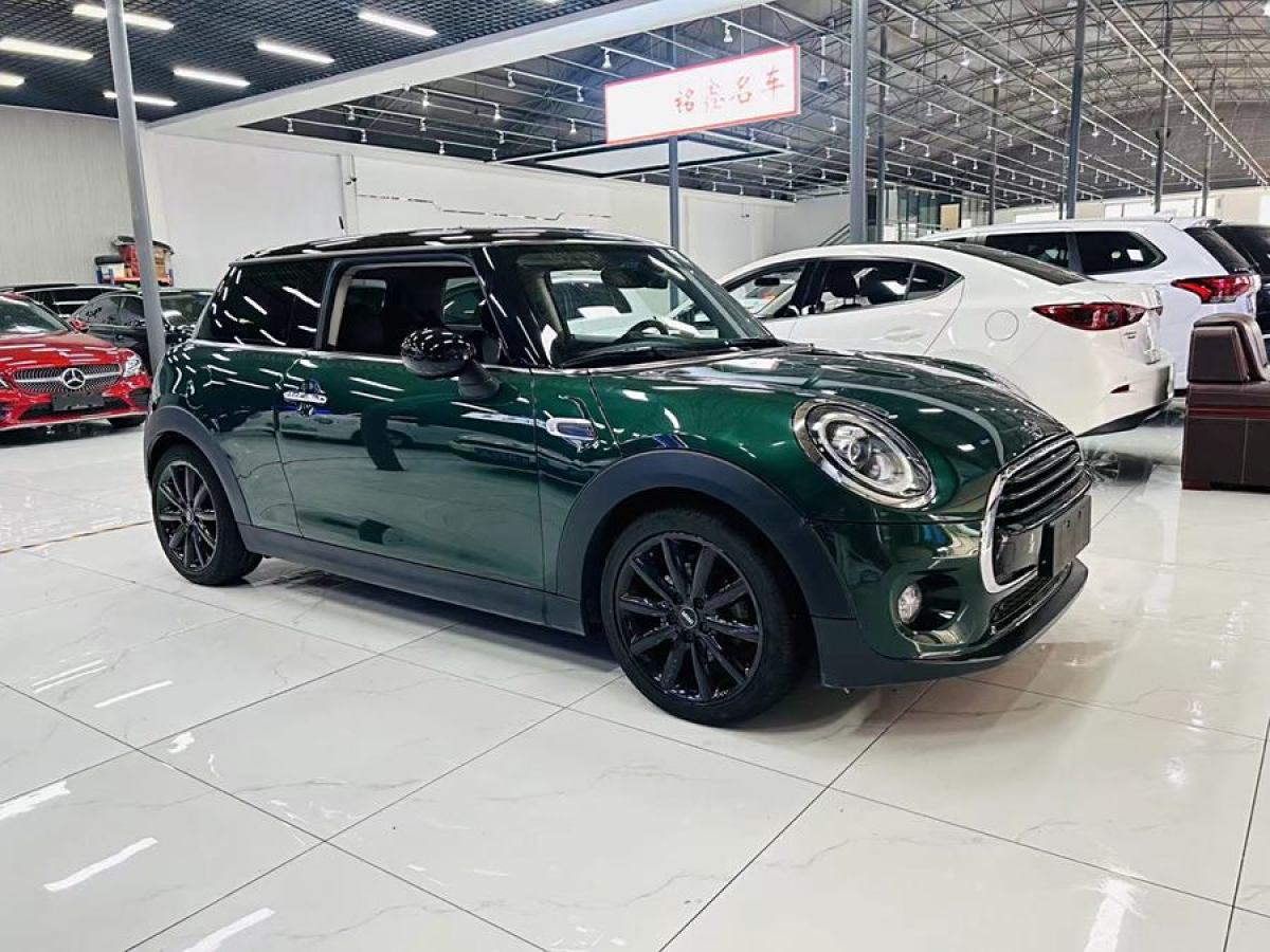 MINI COUNTRYMAN  2018款 1.5T COOPER 藝術(shù)家圖片