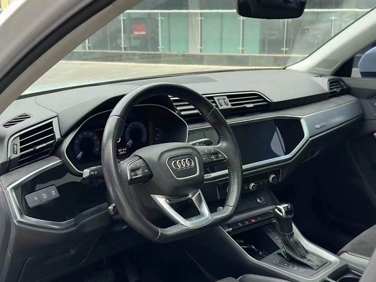 奧迪 奧迪Q3  2020款 35 TFSI 進(jìn)取動(dòng)感型圖片