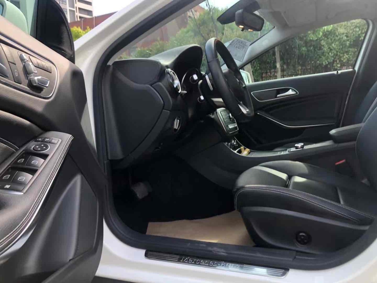 奔驰 奔驰GLA  2018款 GLA 200 时尚型图片