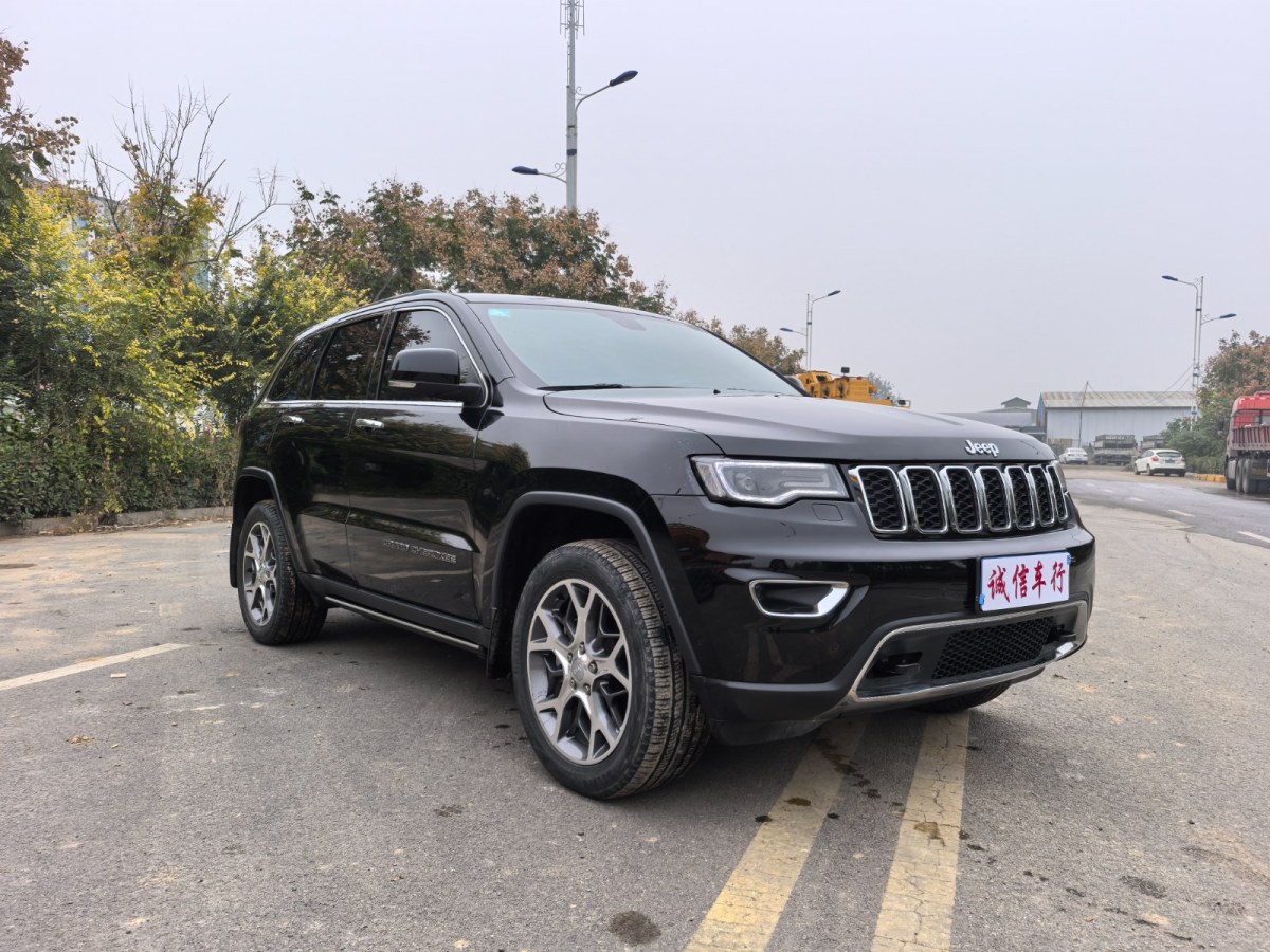 Jeep 大切諾基  2020款 3.0L 精英導(dǎo)航版圖片